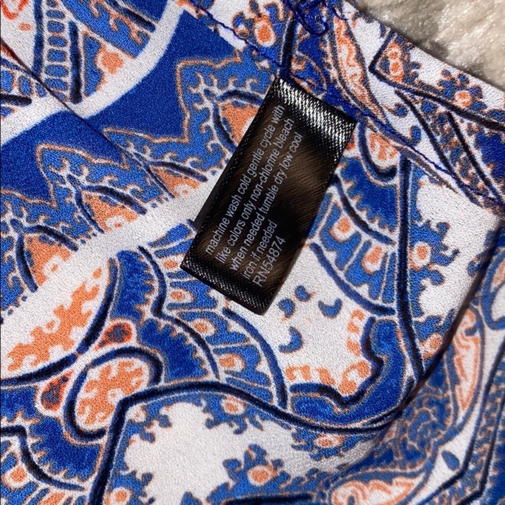 high neck sleeveless blouse - Picture 3 of 3